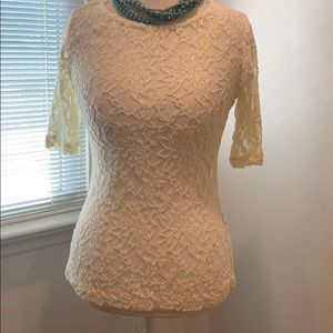 Women’s medium lace top